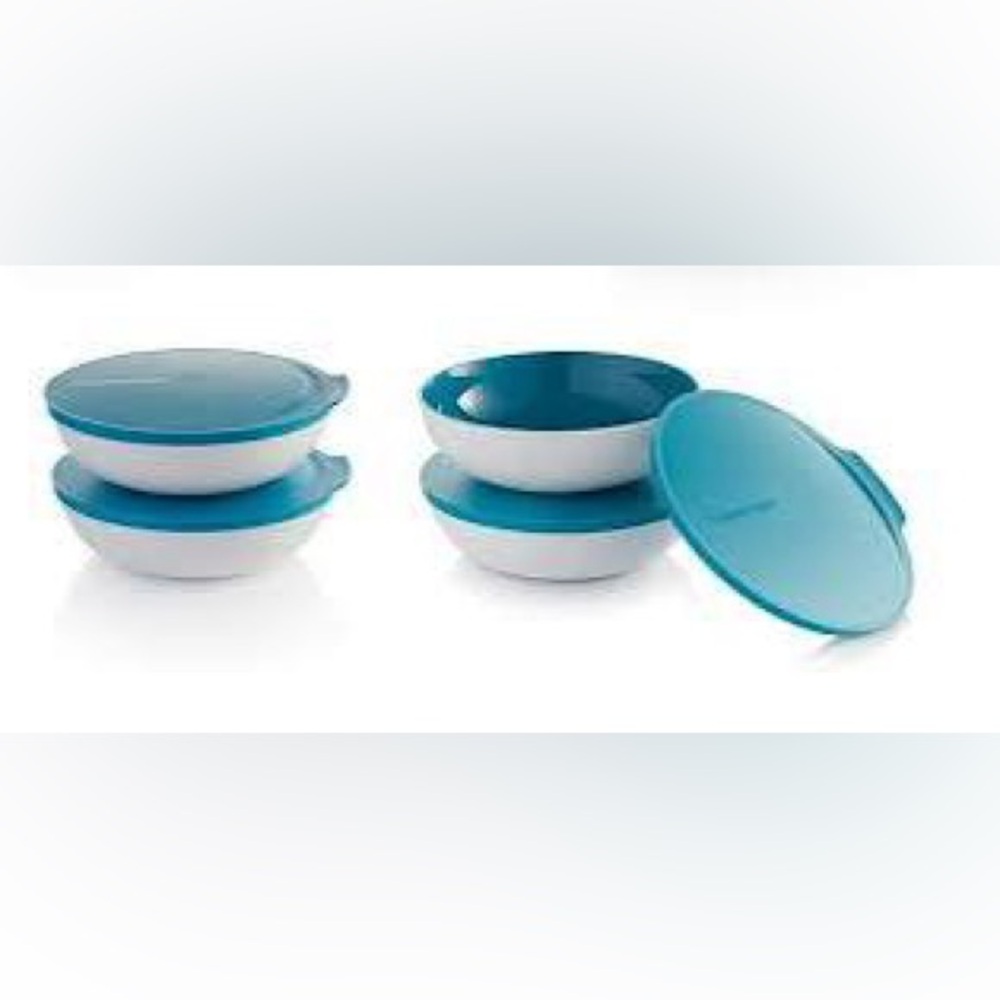 New Tupperware Serving Set
